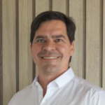 JULIAN MUGUERZA ponente
